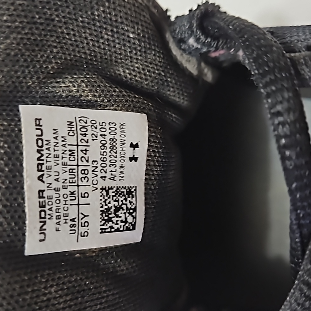 Under Armour Charged Rogue Black & Pink Youth Sneakers Size 5.5 # S-240 - Picture 11 of 12